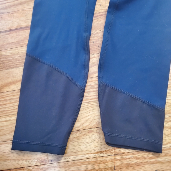 Lululemon Black and Blue Leggings Sz 8 Like New - Picture 6 of 15
